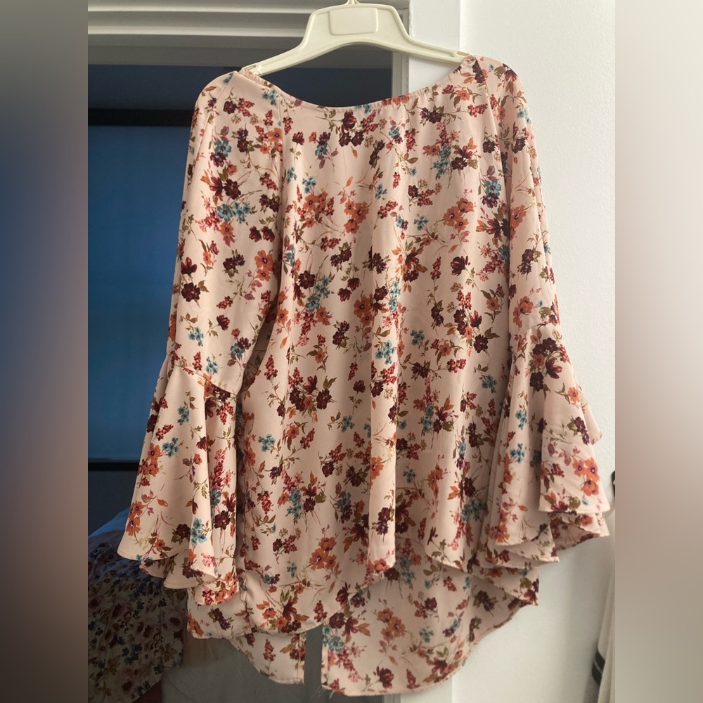LC: Lauren Conrad Floral Top: Size XL